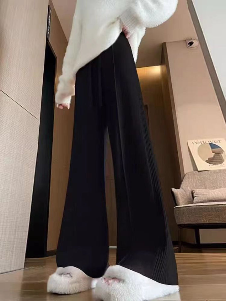 Pantalons en tricot de haute qualité pour femmes avec une taille douce et une élégante structure en rib Chic & Stil