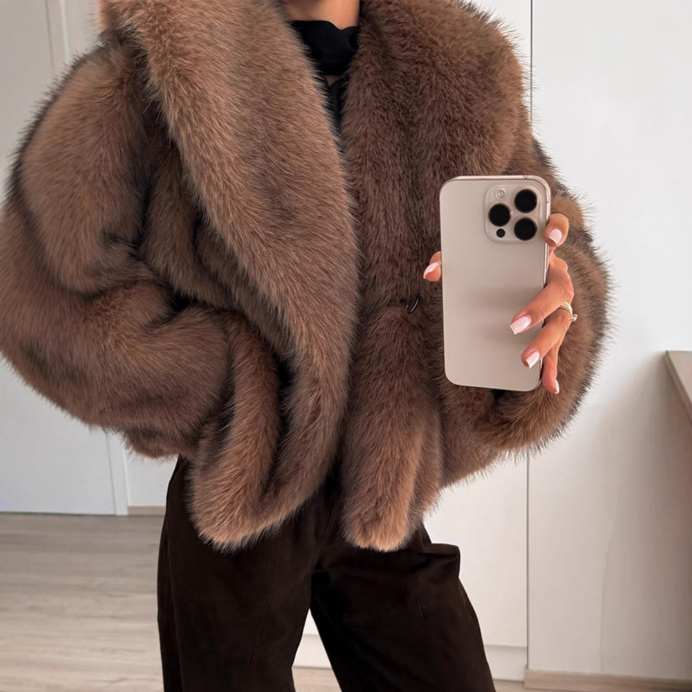 Stylish faux fur coat for women with wide collar Lune London