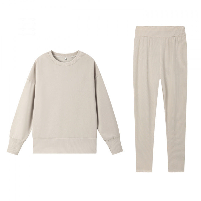Ensemble de sport confortable pour femmes avec sweat-shirt ample et leggings ajustés Chic & Stil