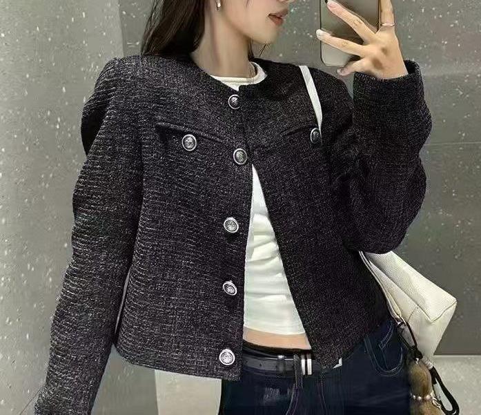 Veste courte élégante pour femme en tissu texturé avec des détails de boutons décoratifs Chic & Stil