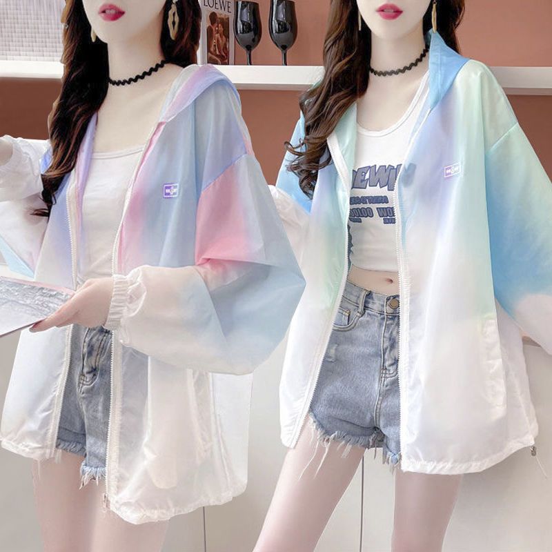 Veste de transition tendance pour femmes avec capuche généreuse et design dégradé Chic & Stil