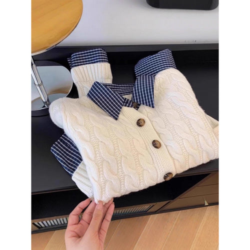 Cardigan pour femmes avec col en tissu à carreaux et détails de boutons Chic & Stil