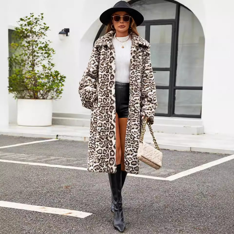 Ladies elegant and stylish faux fur coat Lune London