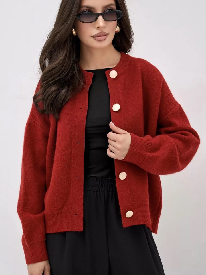 Cardigan tricoté à la mode pour femmes avec détails de boutons et matériau doux Chic & Stil
