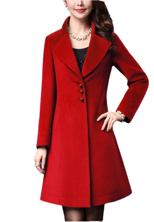 Classic wool coat for women, fitted with an elegant lapel Lune London