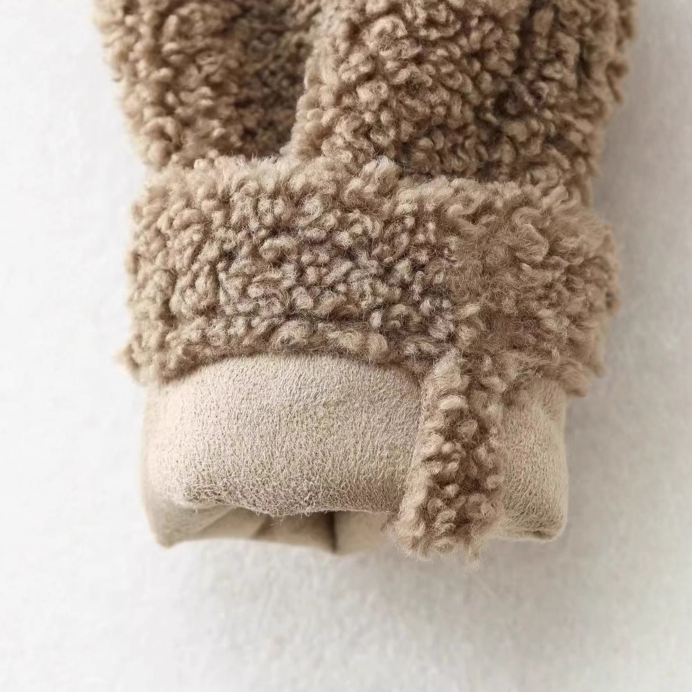 Women's Short Teddy Jacket in Sheepskin Look with Wide Collar and Patch Pockets Amarae