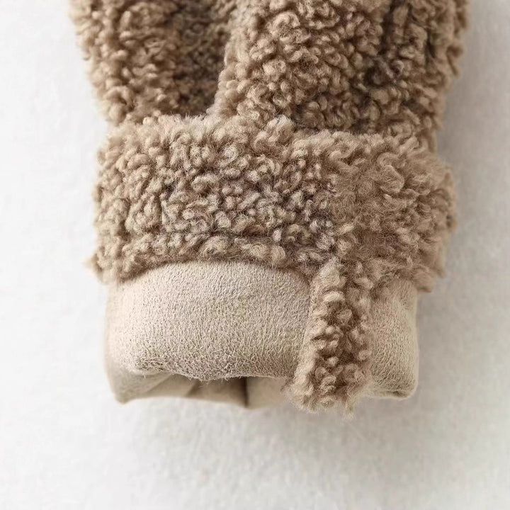 Women's Short Teddy Jacket in Sheepskin Look with Wide Collar and Patch Pockets Amarae