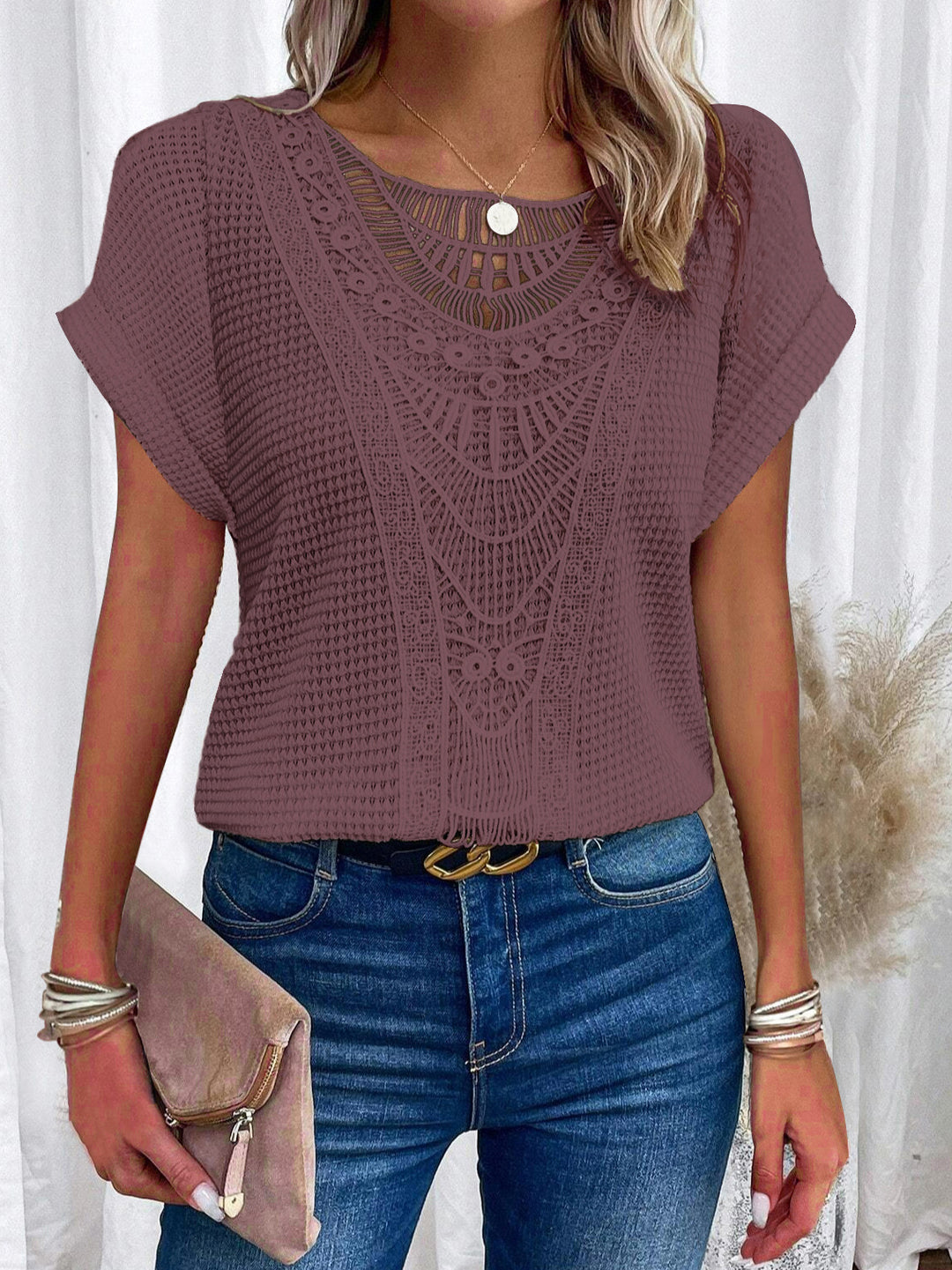 Top à encolure croisée pour dames avec un motif en crochet raffiné Lune London