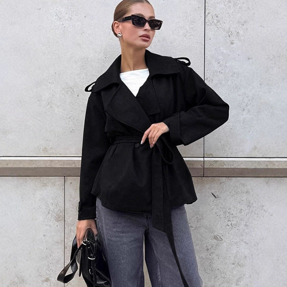 Elegant trench coat for women with removable belt and textured material Lune London