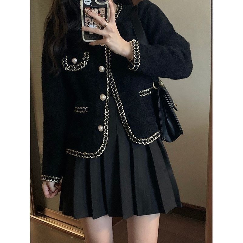 Veste bouclée élégante pour femmes avec garniture en perles Chic & Stil