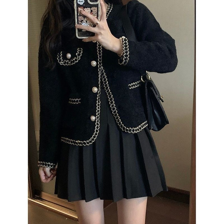 Veste bouclée élégante pour femmes avec garniture en perles Chic & Stil