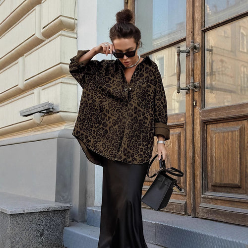 Lightweight shirt for women with leopard print and relaxed fit Amarae