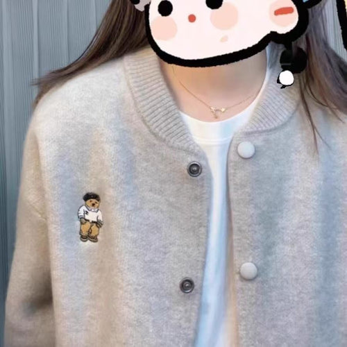 Cardigan confortable pour femmes avec fermeture à boutons et broderie d'ours Chic & Stil