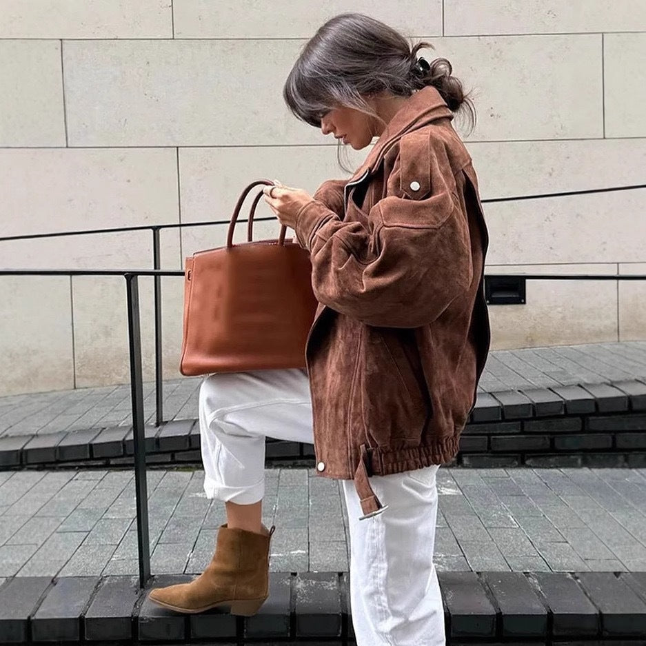 Veste en cuir synthétique pour femme avec large col et ceinture à la taille Chic & Stil