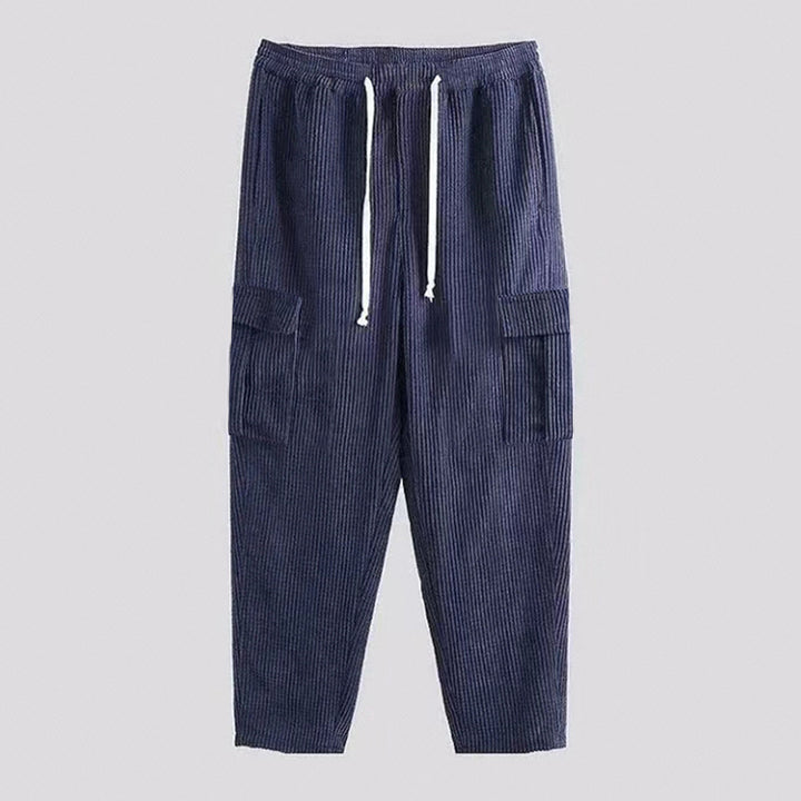 Comfortable cargo sweatpants for men with elastic waistband and side pockets Lune London
