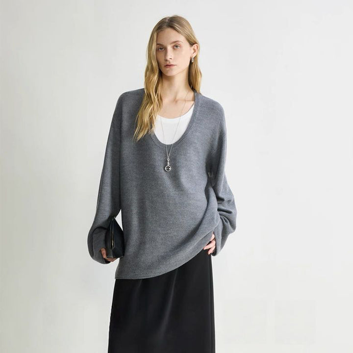 Oversized knitted pullover for women with V-neck and relaxed fit Lune London