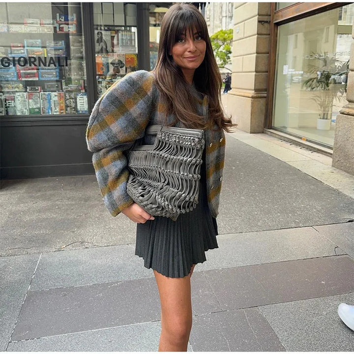 Short checkered jacket for women with voluminous sleeves Lune London