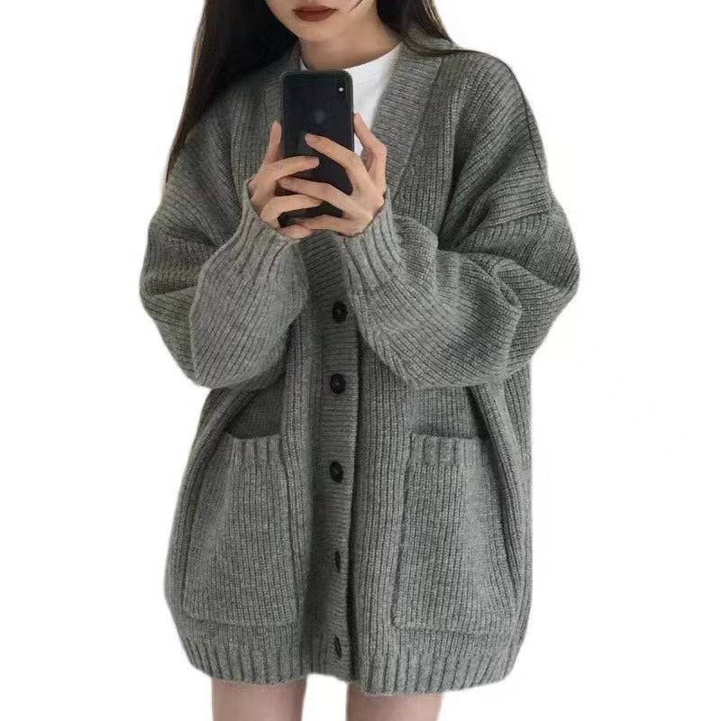 Cardigan féminin confortable avec un profond V et de grandes poches Chic & Stil
