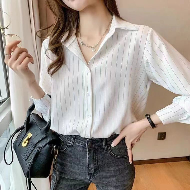Blouse pour femmes avec un motif à fines rayures et un col à revers Chic & Stil