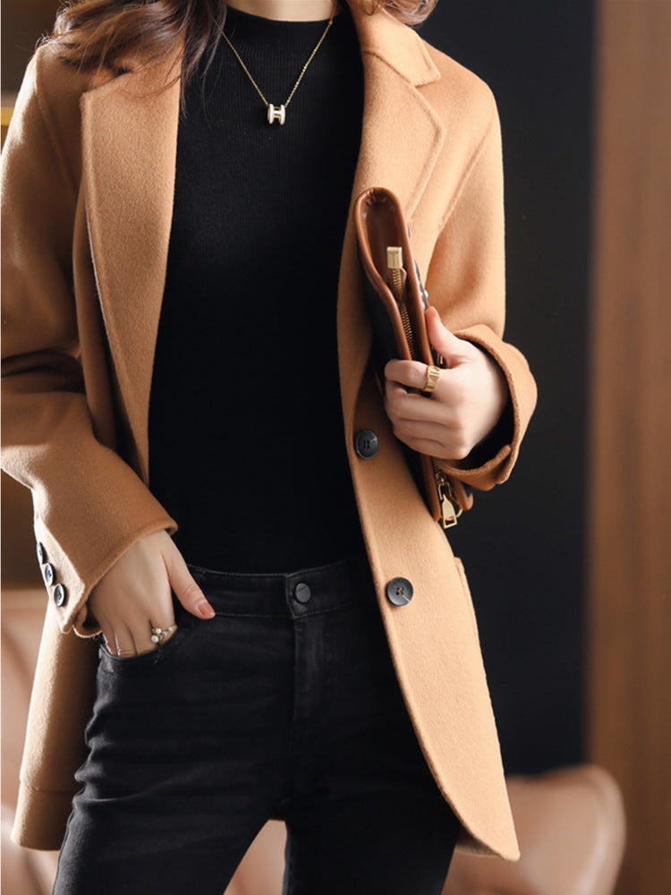 Lune London Elegant jacket for women with minimalist style