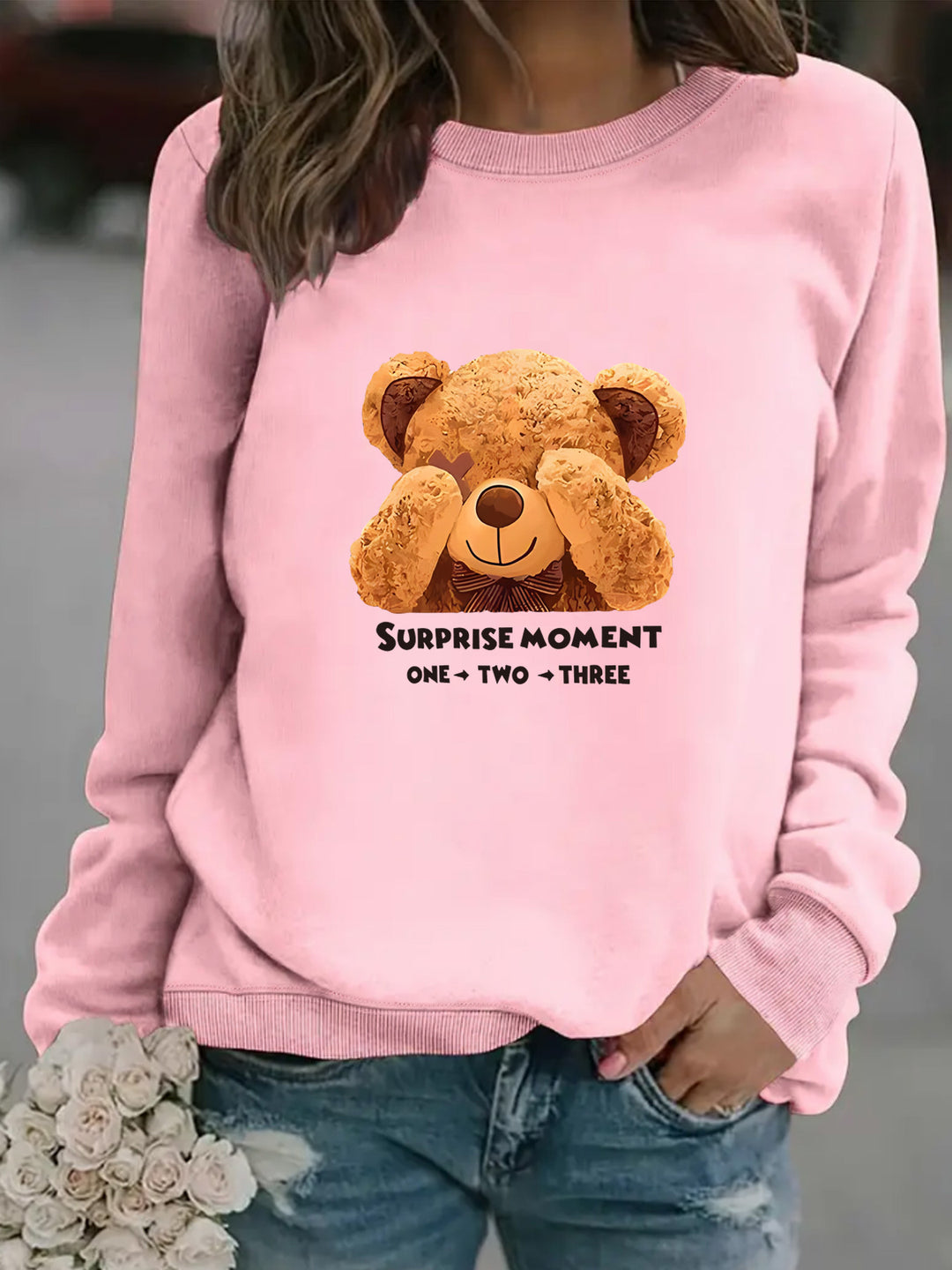 Women's sweatshirt with cute bear design and modern lettering Chic & Stil