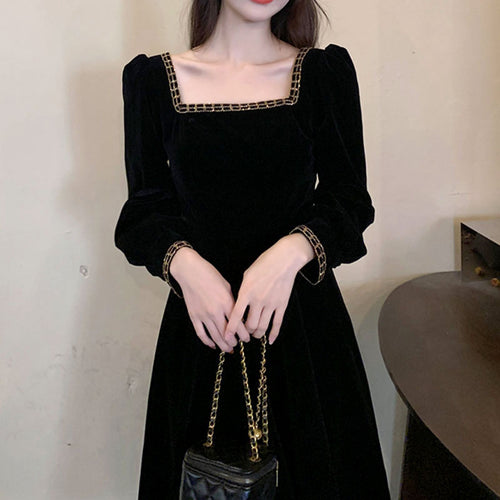 Women's elegant velvet midi dress with square neckline and puff sleeves