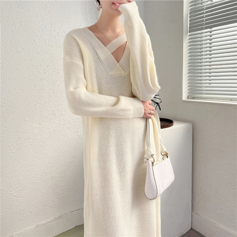 Robe tricotée pour femmes avec décolleté en V profond et coupe décontractée Chic & Stil