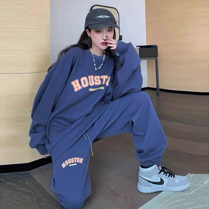 Women's Comfortable Oversized Sweatshirt-Pant Combination Chic & Stil