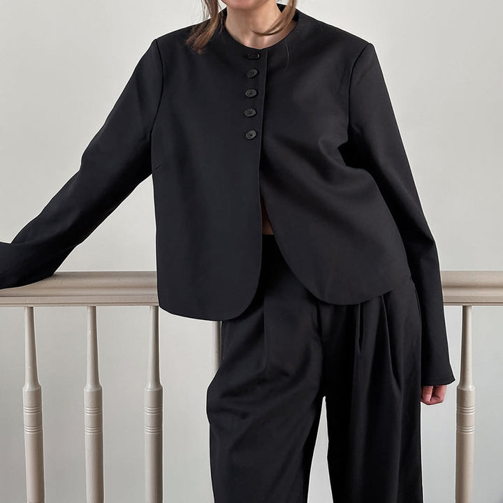 Elegant blazer-pants set for women with a loose fit and lower button closure Lune London