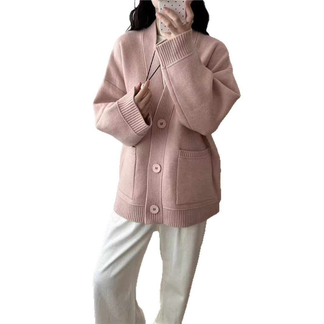 Cardigan pour femmes avec décolleté en V profond et poches pratiques Chic & Stil