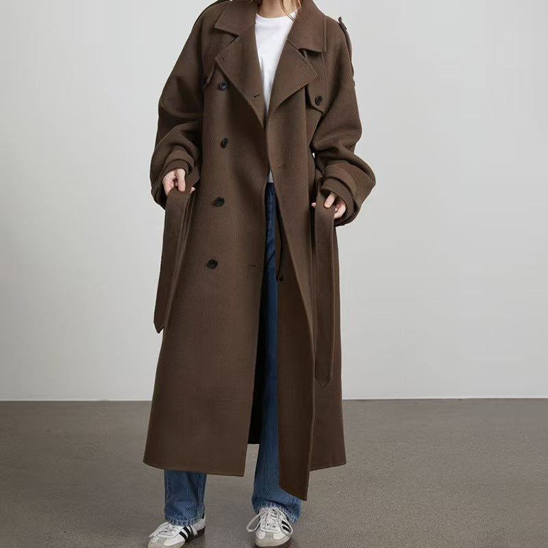 Elegant and stylish trench coat for women with adjustable belt Lune London