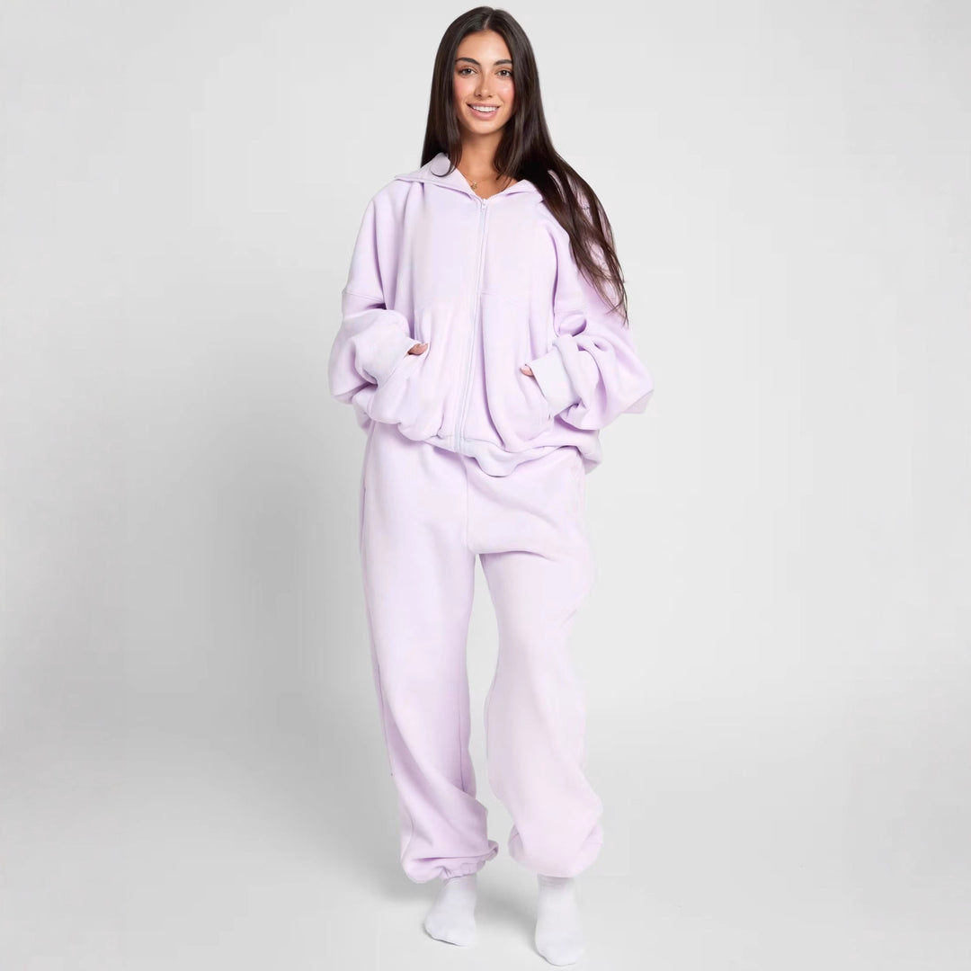 Oversized hoodie for women with a comfortable fit and deep pockets Lune London