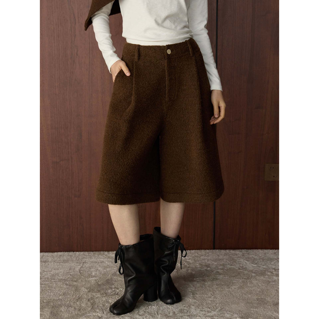 Ladies High-Waisted Wool Bouclé Bermuda Shorts with Pleats and Side Pockets Amarae