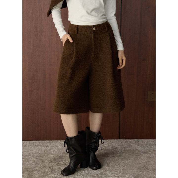 Ladies High-Waisted Wool Bouclé Bermuda Shorts with Pleats and Side Pockets Amarae