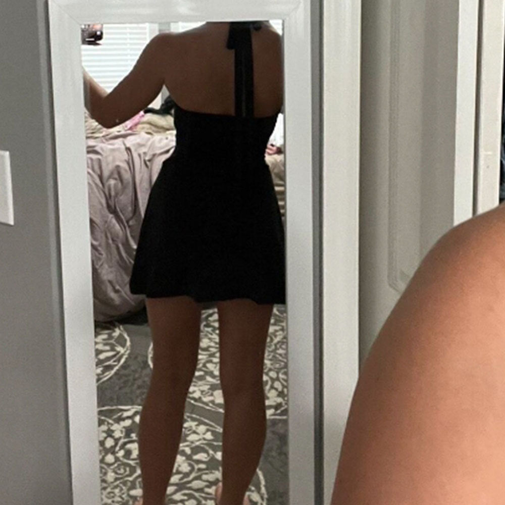 Robe halter pour femmes avec drapé flatteur pour la silhouette et design de laçage arrière élégant Chic & Stil