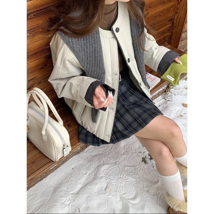 Women's casual transitional jacket with practical buttons and elegant cut Chic & Stil