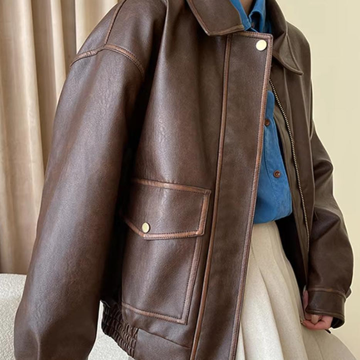 Veste en faux cuir à la mode pour femmes avec poches pratiques et coupe décontractée Chic & Stil