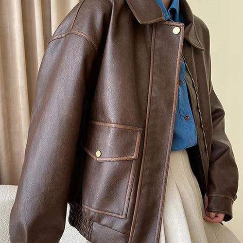 Veste en faux cuir à la mode pour femmes avec poches pratiques et coupe décontractée Chic & Stil