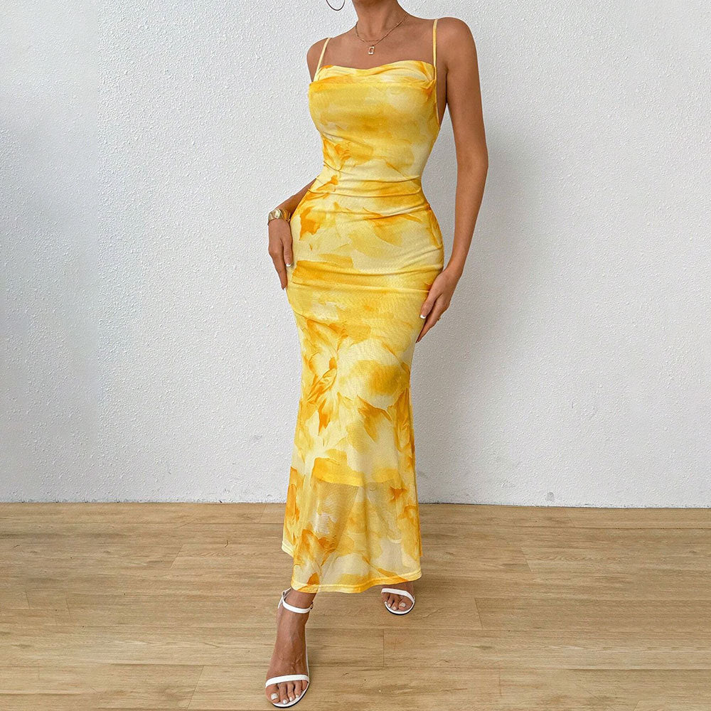 Robe maxi pour femmes avec des bretelles dénudées et un motif floral Chic & Stil