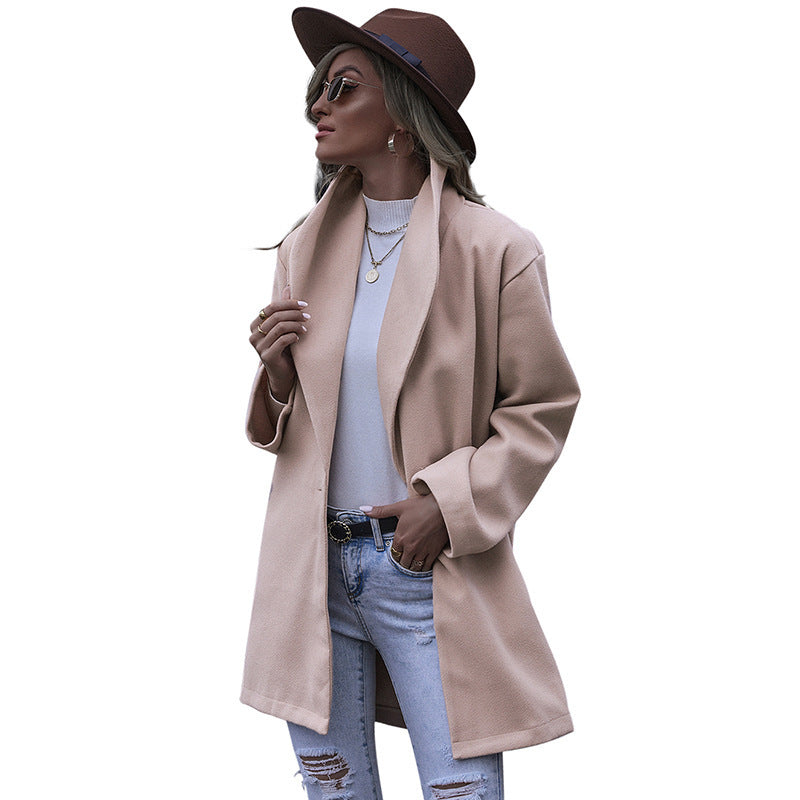 Ladies oversized fashionable coat with an elegant lapel and a practical cut Lune London