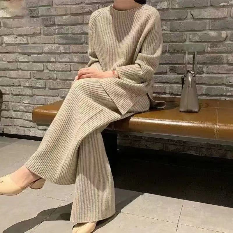 Women's knit set with a loose fit and a chic and stylish design