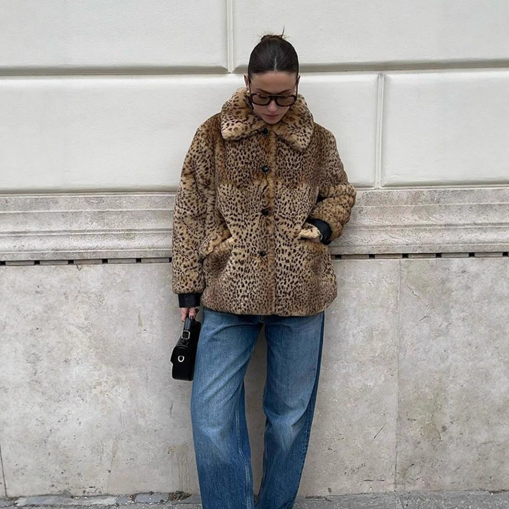 Women's Boxy Short Coat made of Faux Fur with Allover Leopard Print and Foldable Shawl Collar Amarae