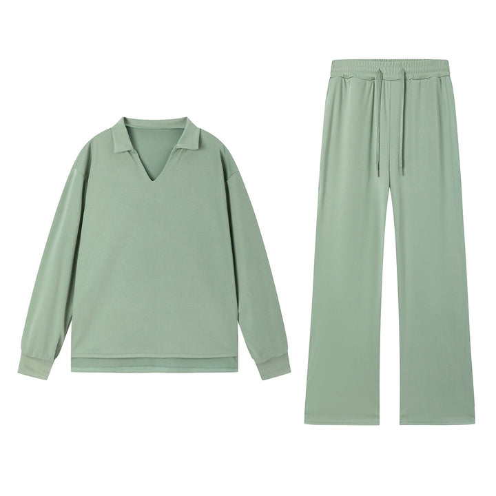 Cozy lounge set for women with V-neck Lune London