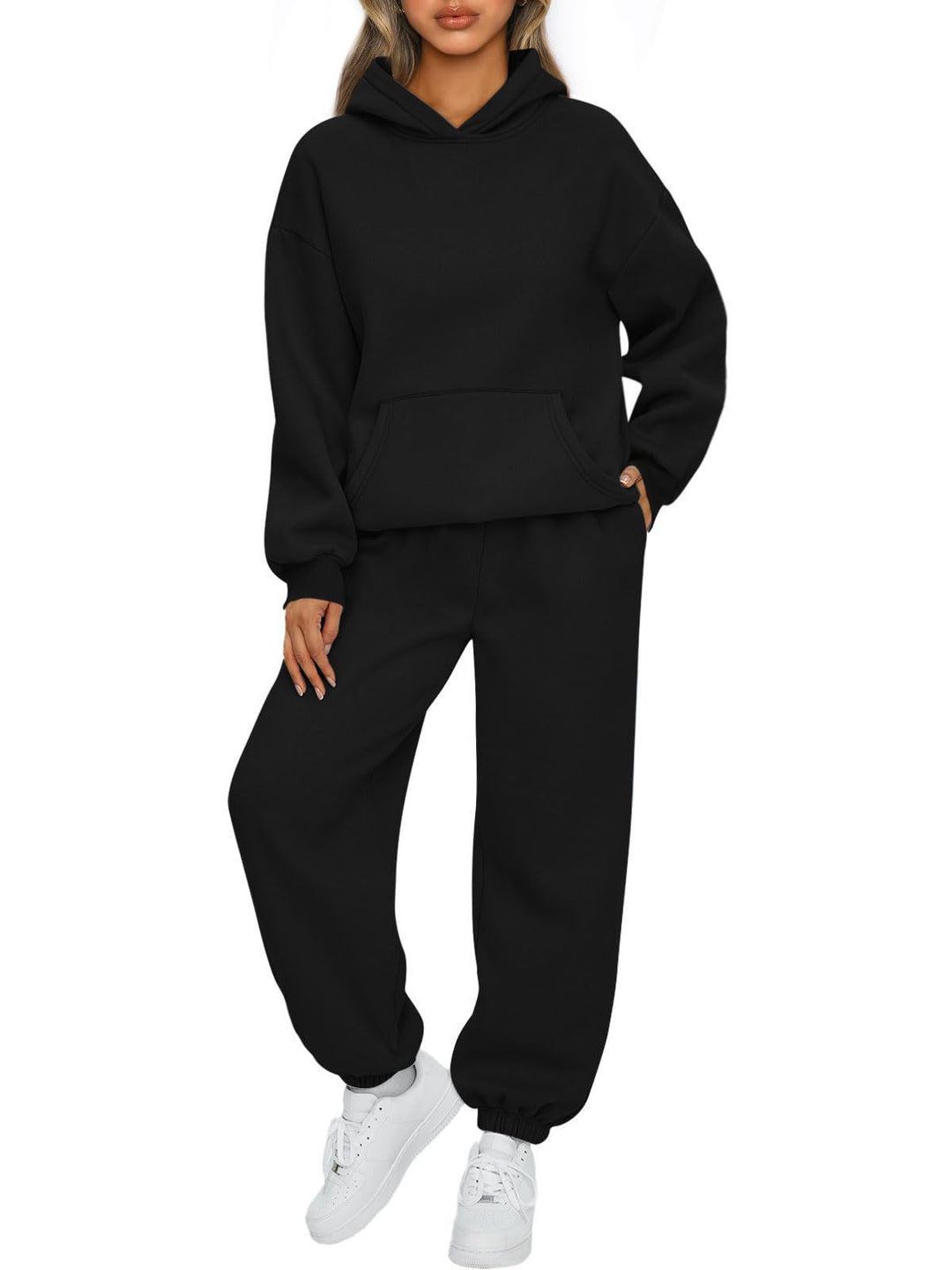 Ladies comfortable tracksuit with practical pockets Lune London