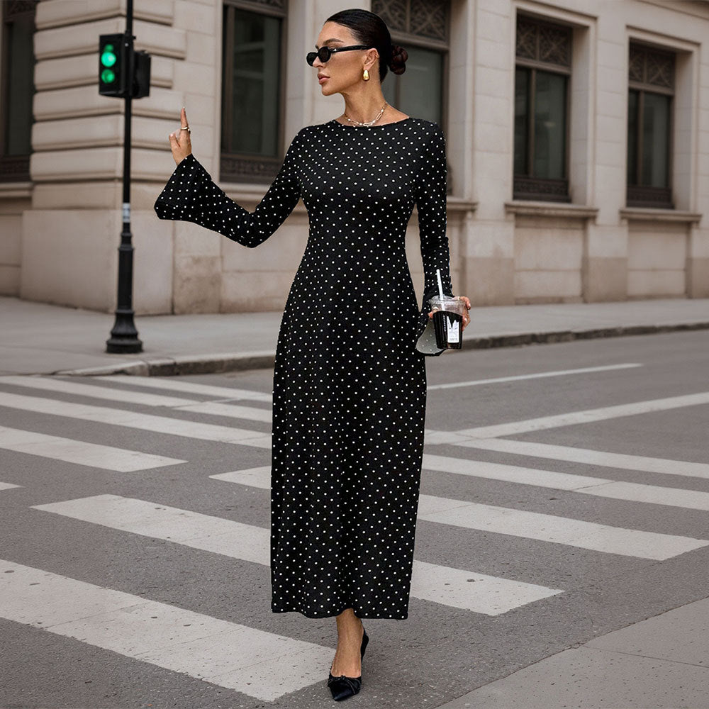 Robe maxi femme avec un design à pois à la mode et des manches élégantes Chic & Stil