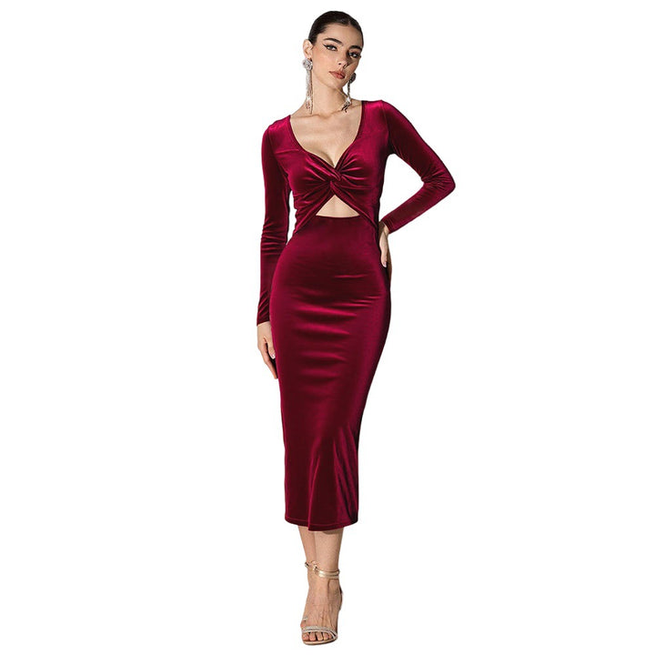Robe enveloppante élégante pour femmes en matériau velouté avec décolleté plongeant et insertion à la taille Chic & Stil