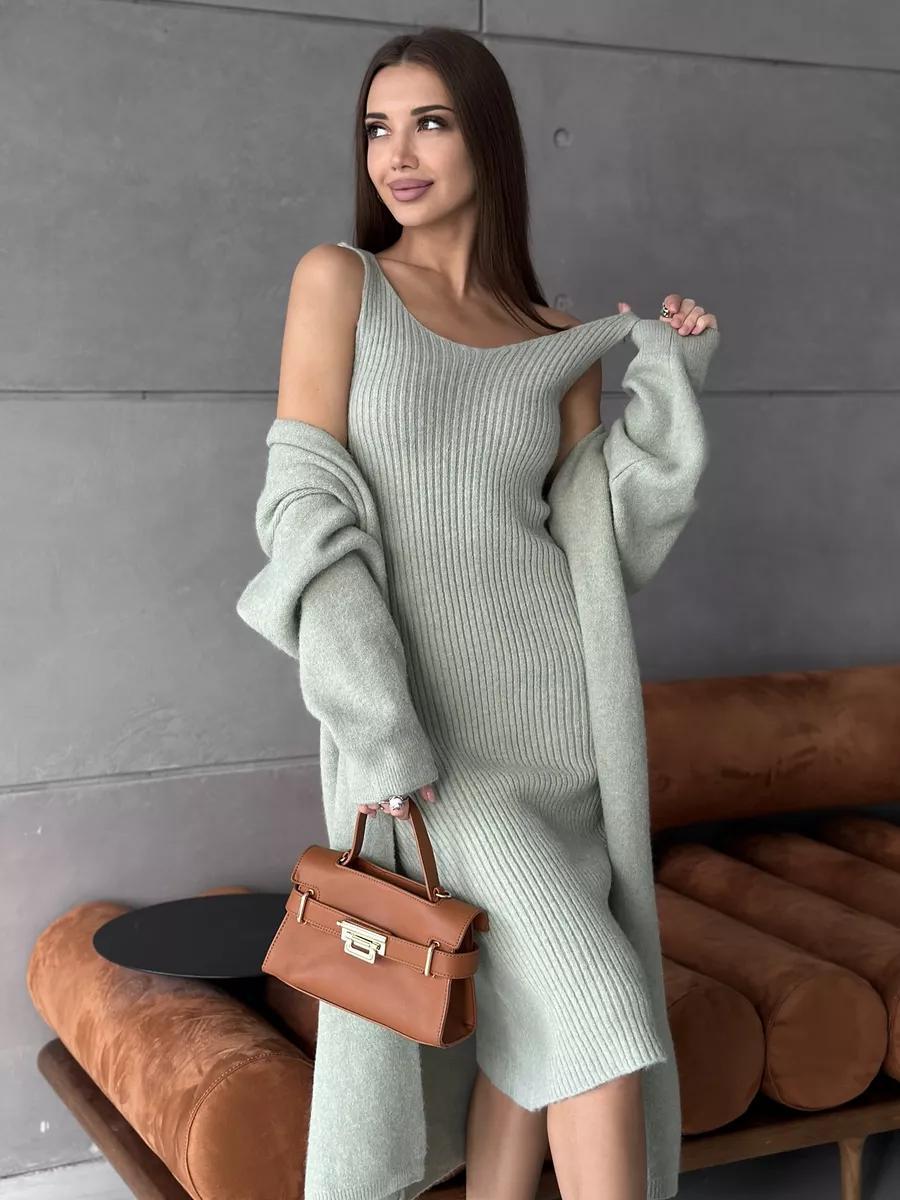 Robe tricotée pour femmes avec décolleté en V et coupe longue décontractée Chic & Stil