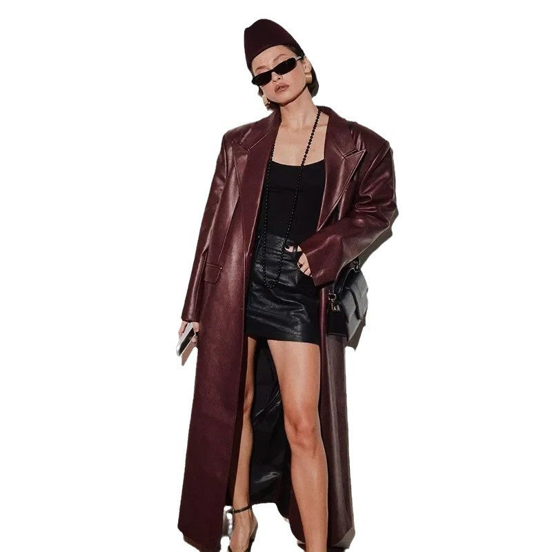 Fashionable women's faux leather coat with elegant cut Lune London