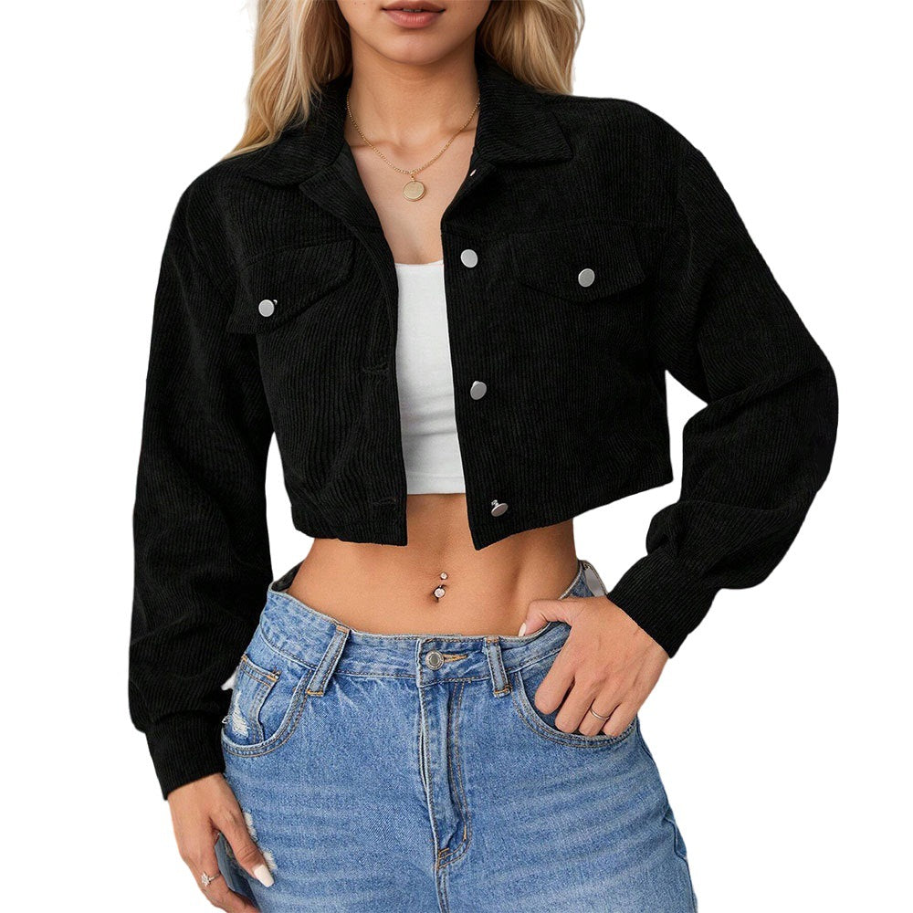 Veste en velours côtelé courte pour femmes avec des détails à la mode et des poches pratiques Chic & Stil
