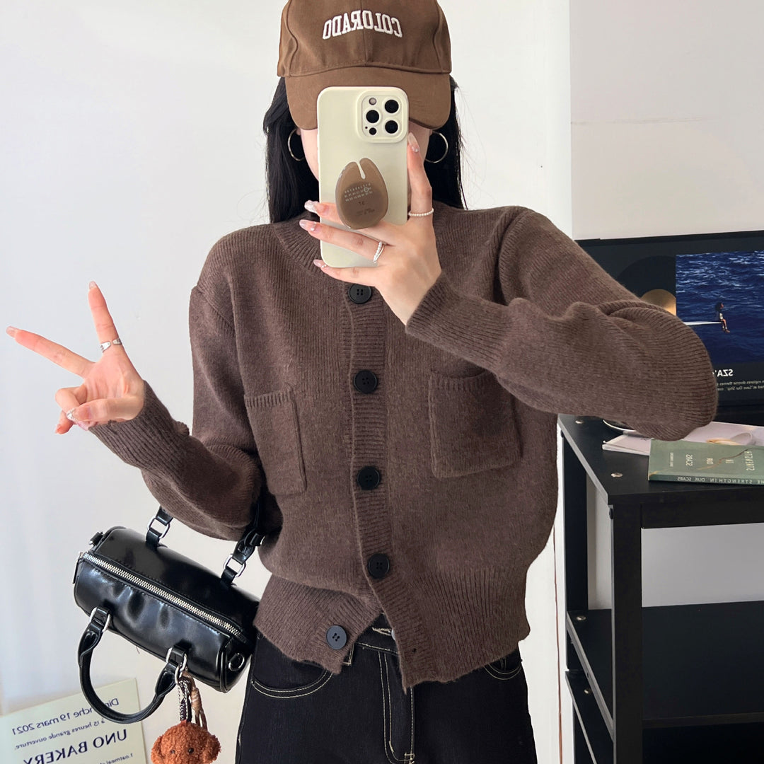 Cardigan pour femmes avec détails de boutons et poches pratiques Chic & Stil